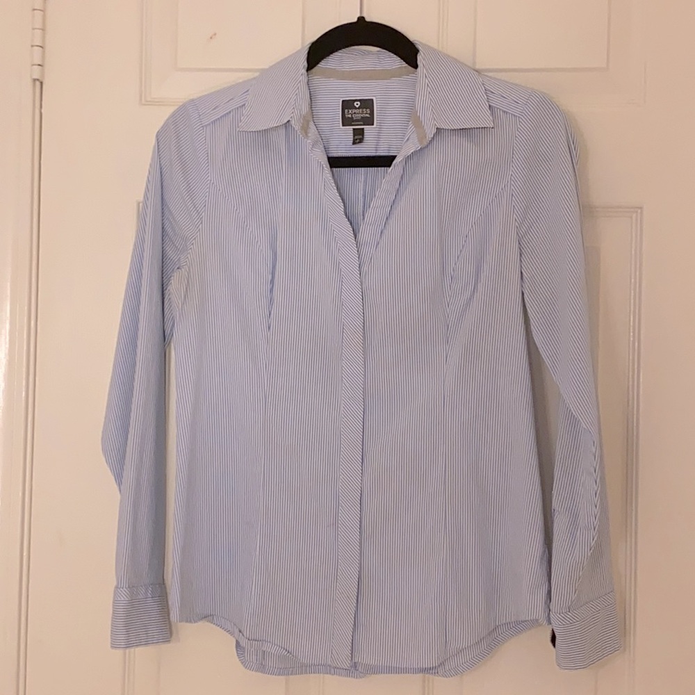 Essential Long Sleeve Button-up - Picture 3 of 3